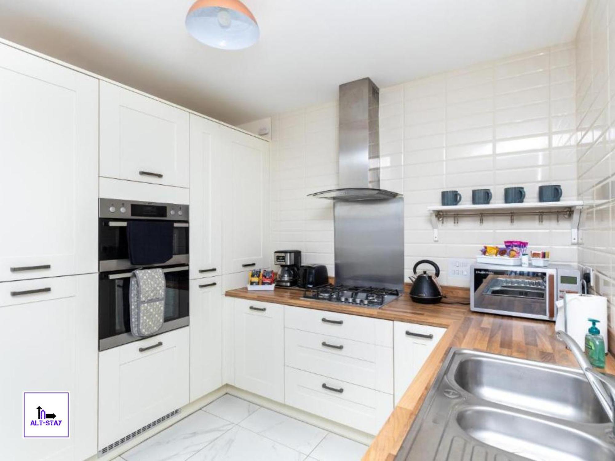 Alt-Stay Accommodation, City Fields - 4 Bed 3 Bath - Contractors & Long Stays Wakefield Dış mekan fotoğraf