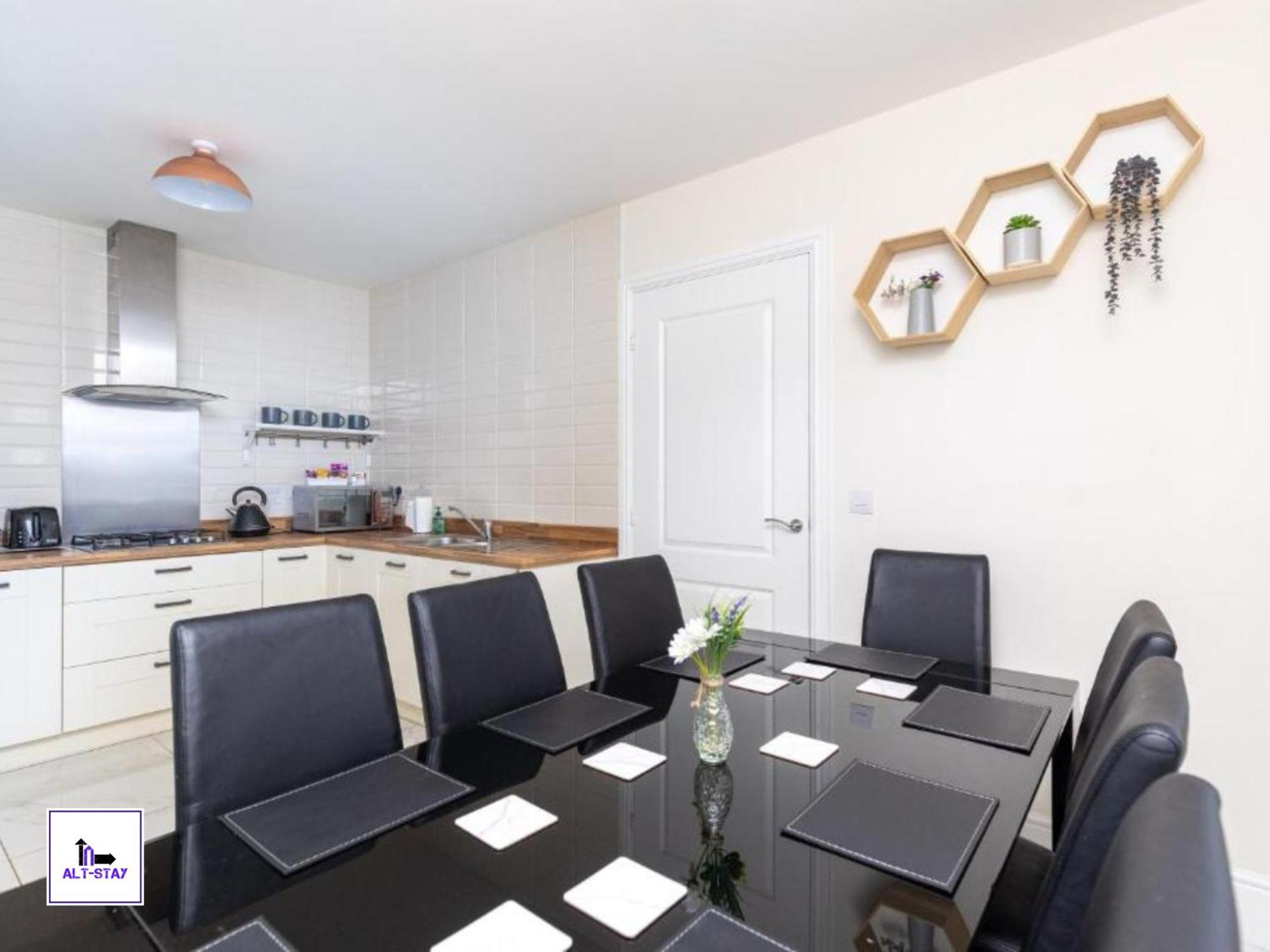 Alt-Stay Accommodation, City Fields - 4 Bed 3 Bath - Contractors & Long Stays Wakefield Dış mekan fotoğraf