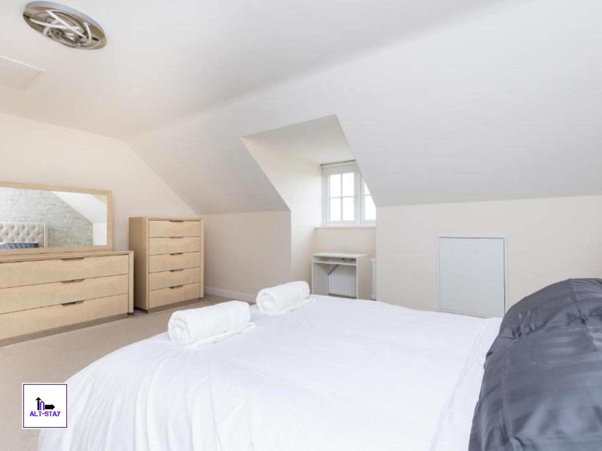 Alt-Stay Accommodation, City Fields - 4 Bed 3 Bath - Contractors & Long Stays Wakefield Dış mekan fotoğraf