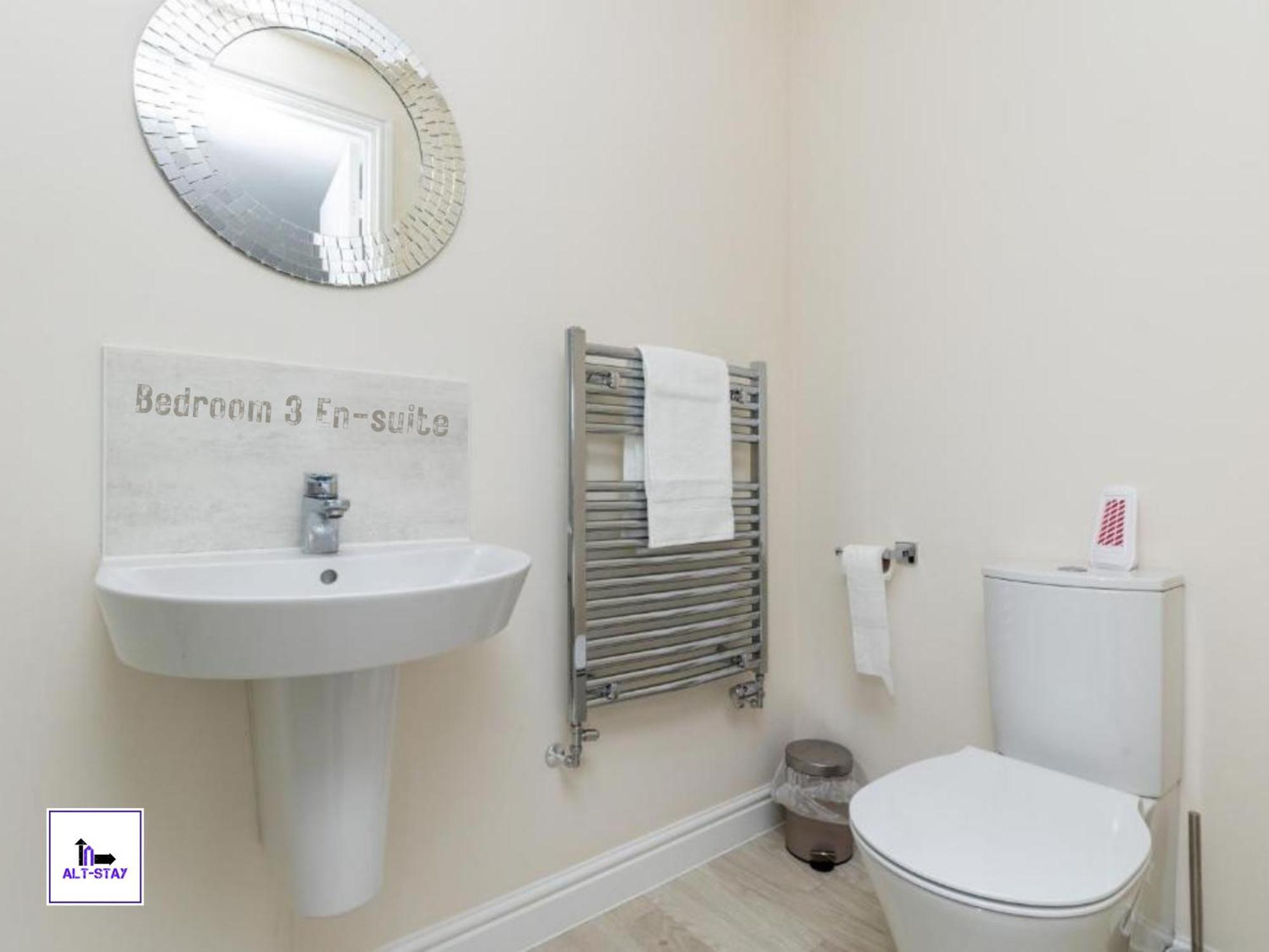 Alt-Stay Accommodation, City Fields - 4 Bed 3 Bath - Contractors & Long Stays Wakefield Dış mekan fotoğraf
