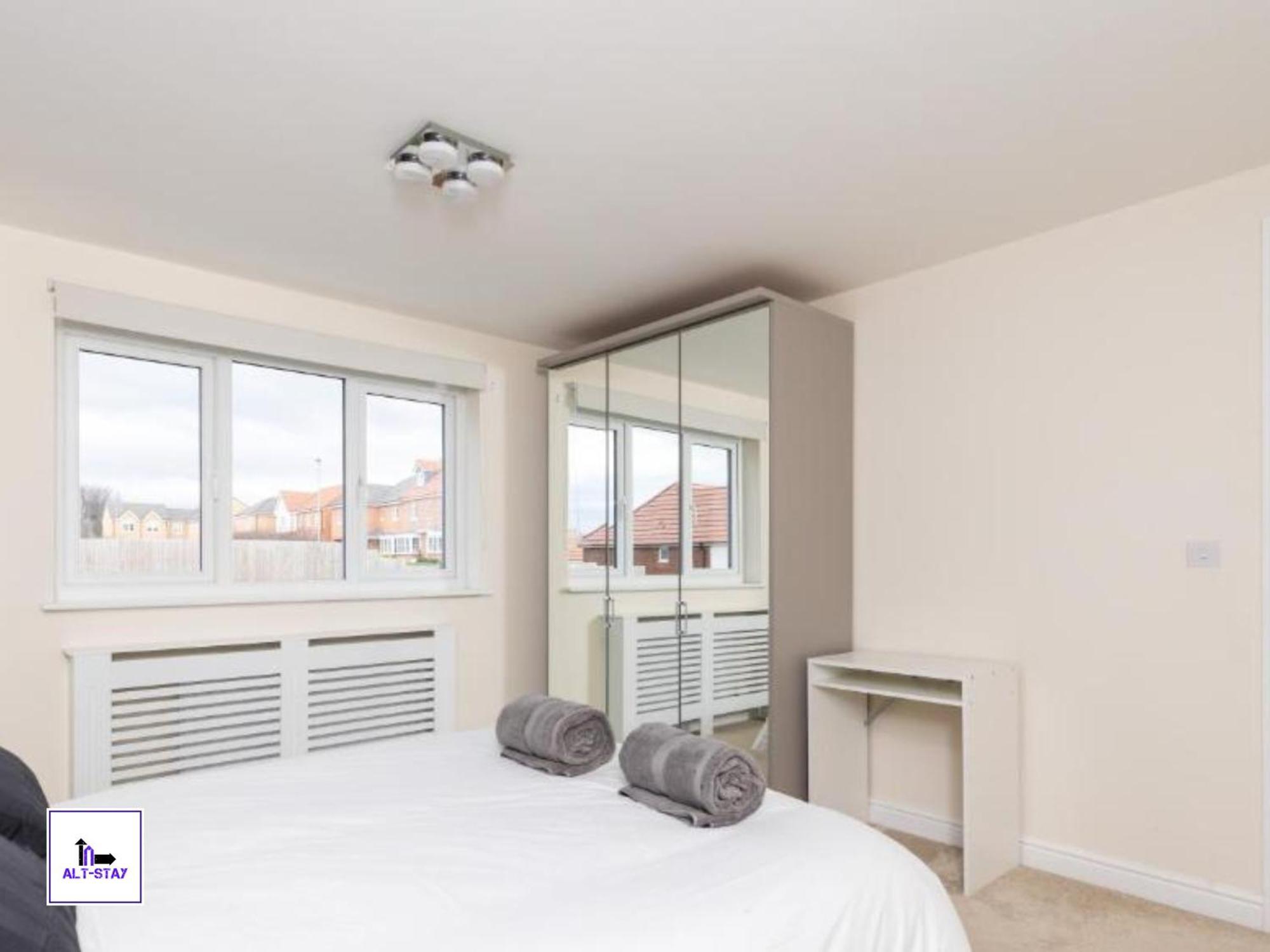 Alt-Stay Accommodation, City Fields - 4 Bed 3 Bath - Contractors & Long Stays Wakefield Dış mekan fotoğraf